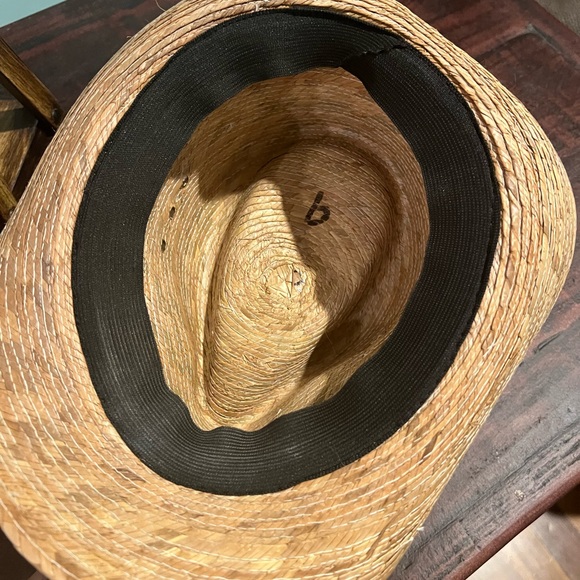 Fedora - Picture 3 of 3